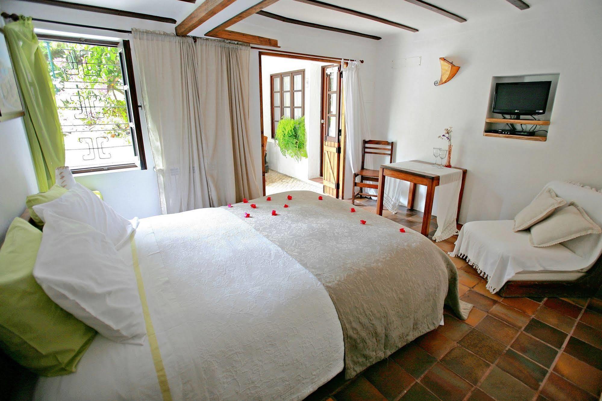 Uma Casa A Beira Sol Bed & Breakfast Lagos Exterior photo